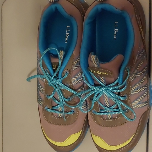 NWOT-  Adventure Sneakers L.L. Bean- the bottom looks used but isnt - Picture 5 of 6